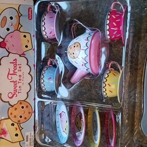 Toy Girls Tin Tea Set 15 PC.  Schylling